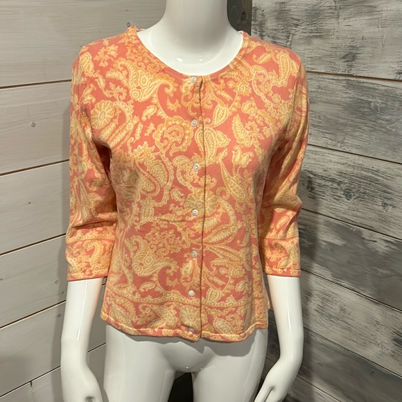 Cute button down sweater cardigan fitted. - Picture 1 of 5